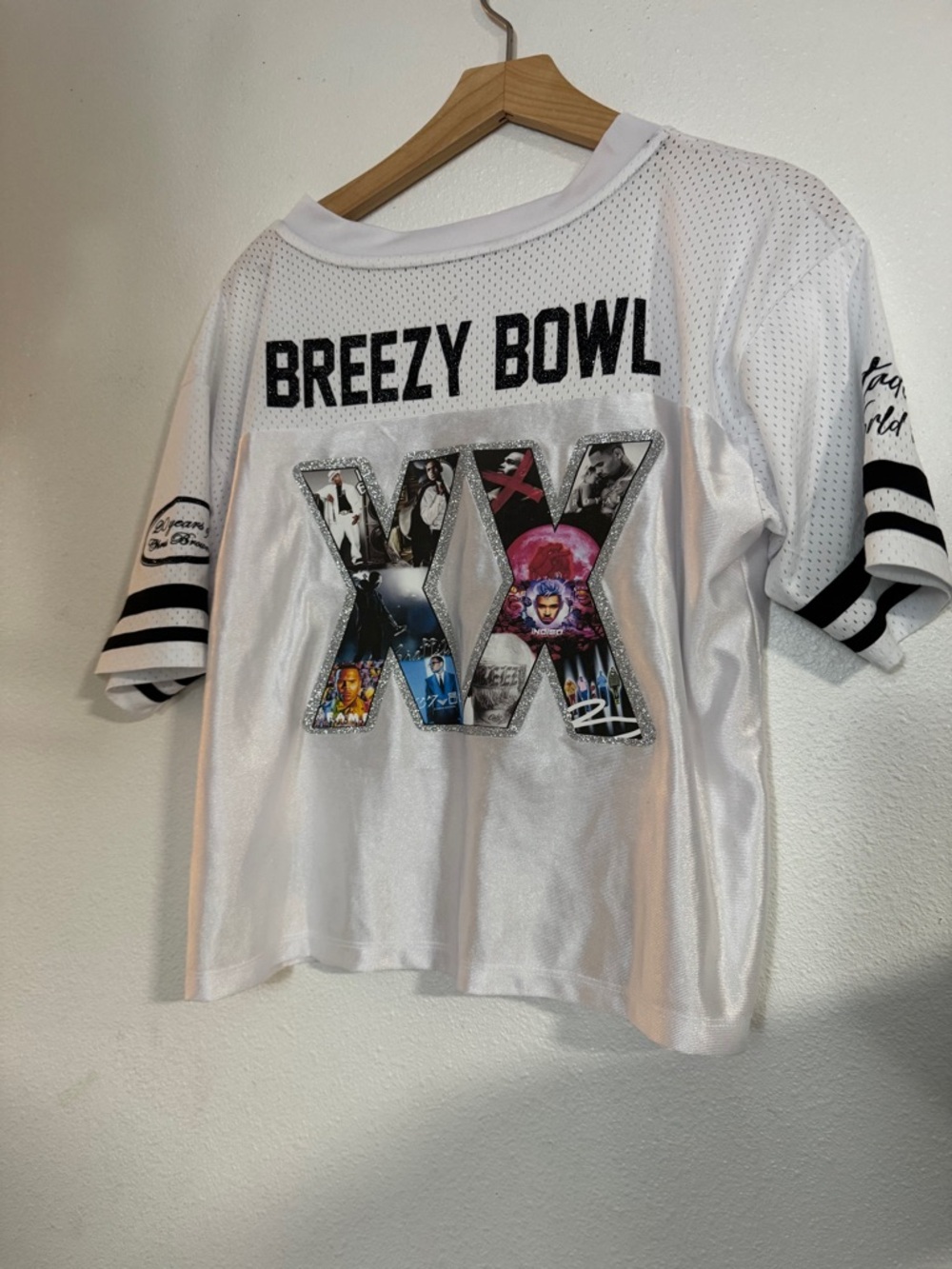 Chris Brown Chasse Graphic White V-Neck Short Sleeve Tee 20 years of CB Tour - Picture 3 of 5